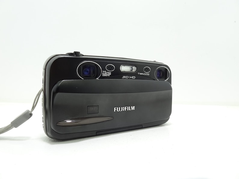 Fujifilm Real 3D W3 - Thumbnail 4