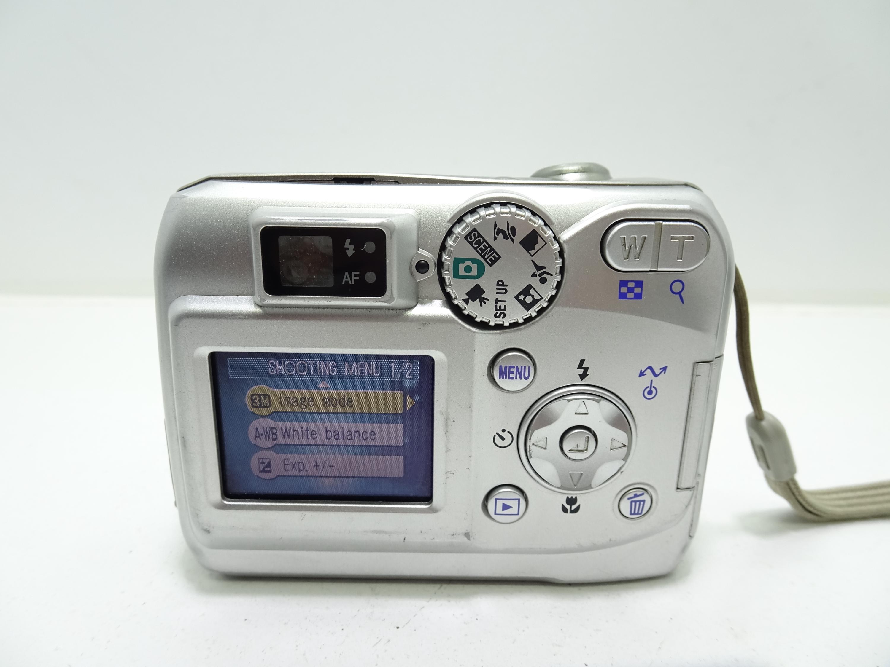 Nikon Coolpix 3200 Silver 3.2MP Digital Compact Camera With Case 