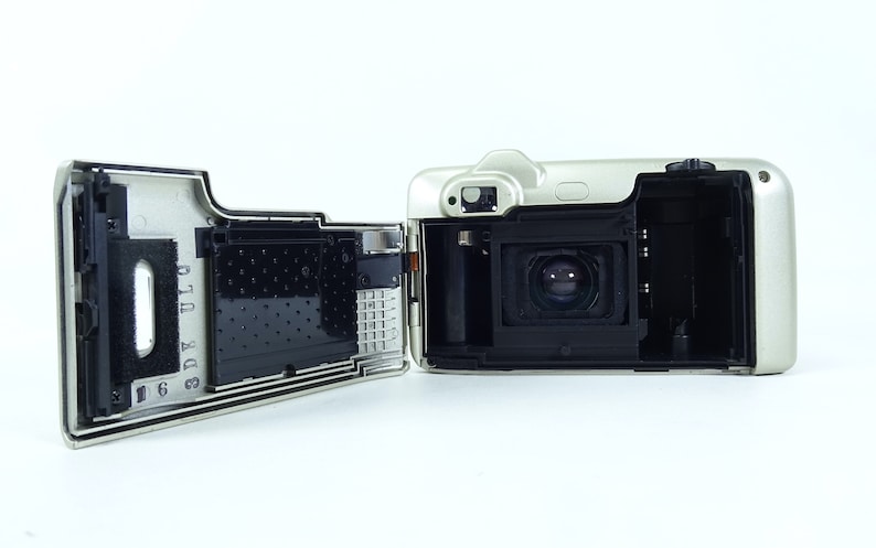 Kyocera Yashica Zoomate - Thumbnail 4