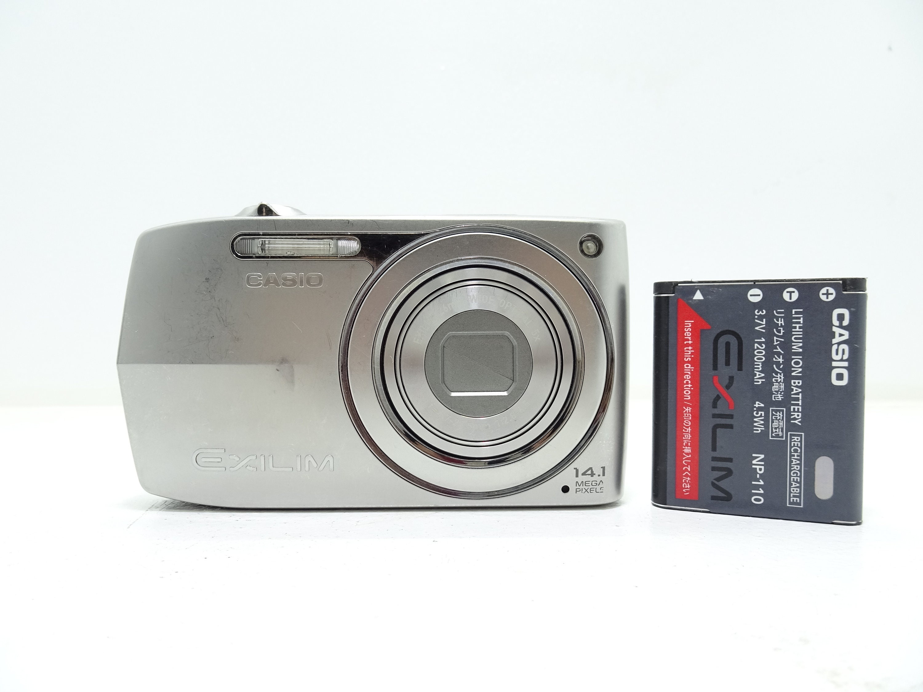 CASIO EXILIM EX-Z2000 Compact Digital Camera With Battery