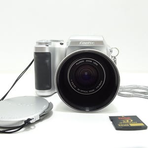 Fujifilm Finepix S3500 4MP Digital Camera with MircroSD & Ring Hood Excellent Condition.