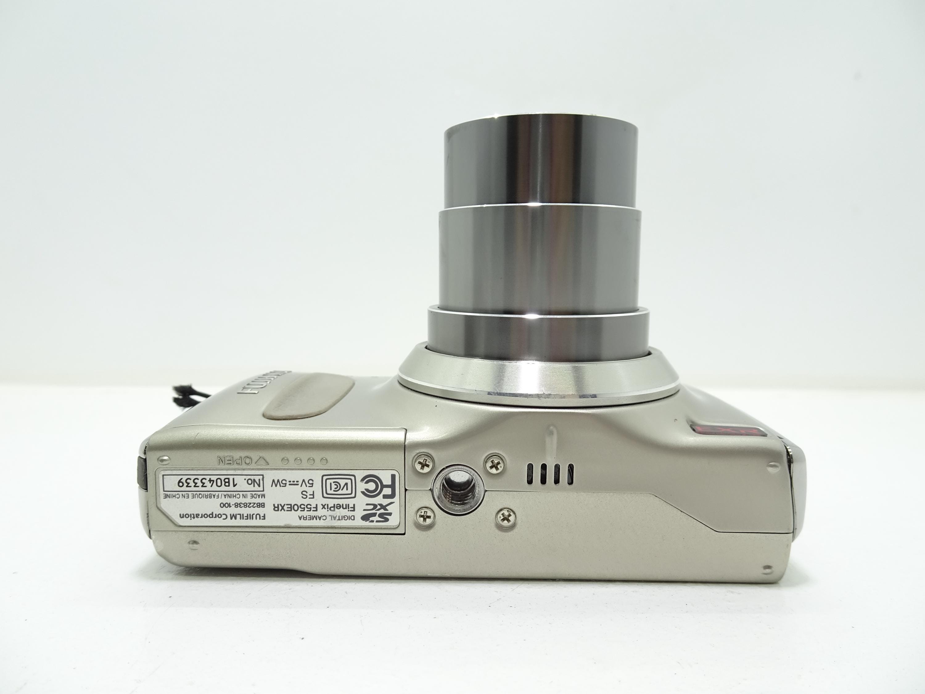 富士フイルム Finepix F550 EXR 16.0MP コンパクト デジタル カメラ 