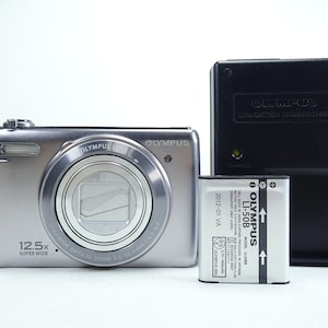 Olympus VR-360 Digital Compact Camera Silver With Battery & Charger In Excellent Condition.