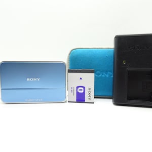 Sony Cybershot DSC-T2 8.1MP Compact Digital Camera with Battery, Charger & Case.