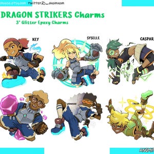 Może przedstawiać: Zestaw sześciu 3-calowych breloków z żywicy epoksydowej z brokatem o nazwie DRAGON STRIKERS Charms. Postacie Key, Syselle, Caspar, Milo, Odward i Falco przedstawiono w dynamicznych pozach akcji z kolorowymi efektami magicznymi, zbrojami i akcesoriami.
