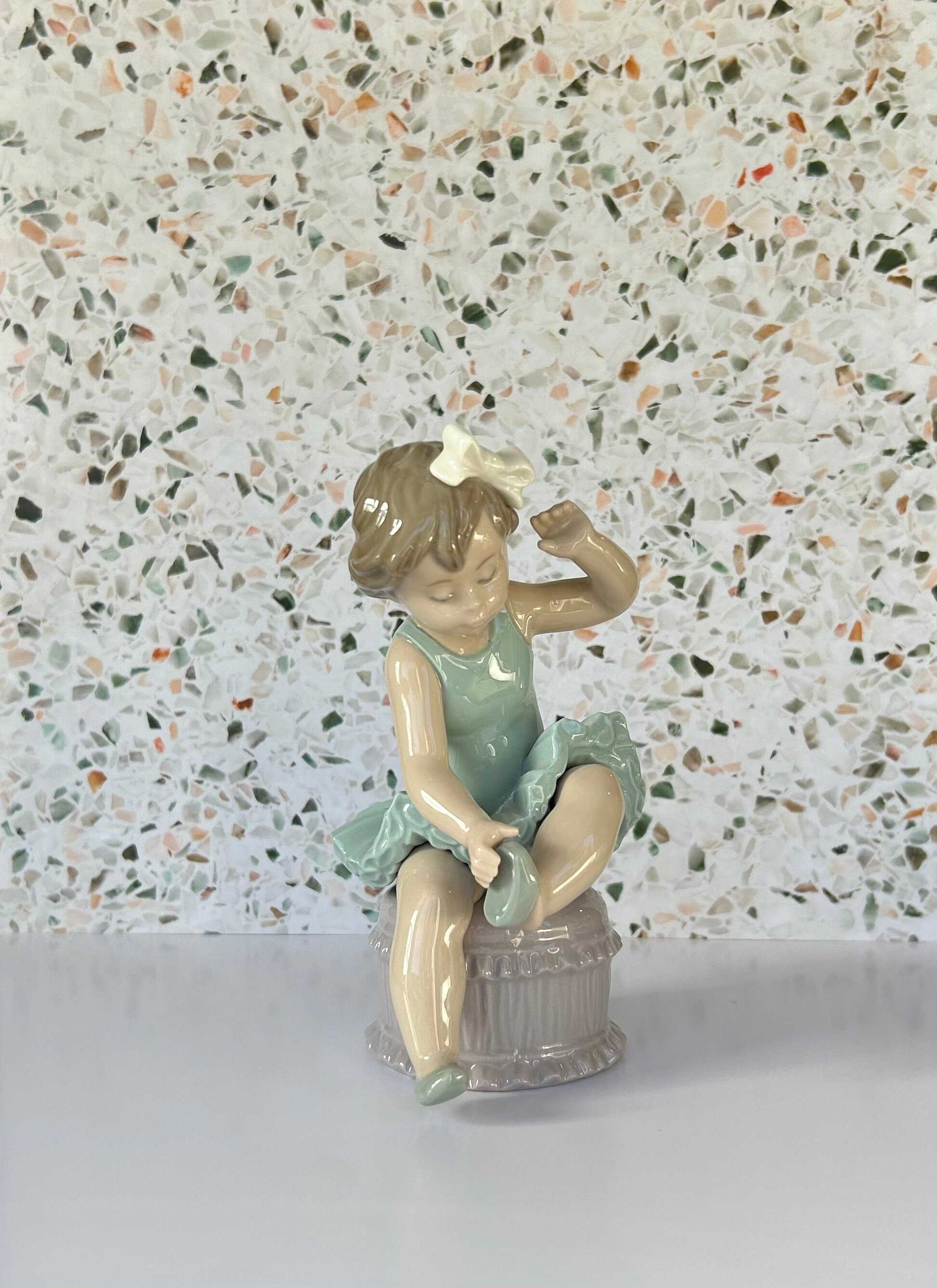 値下げ】リヤドロ LLADRO LITTLE BALLET GIRL 5105 【公式通販】