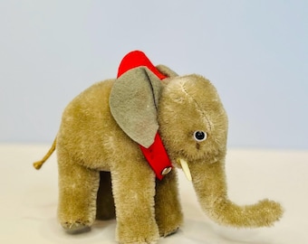 Steiff Red Elephant Circa 1909 Mohair and Felt - Elefant Rot 1909