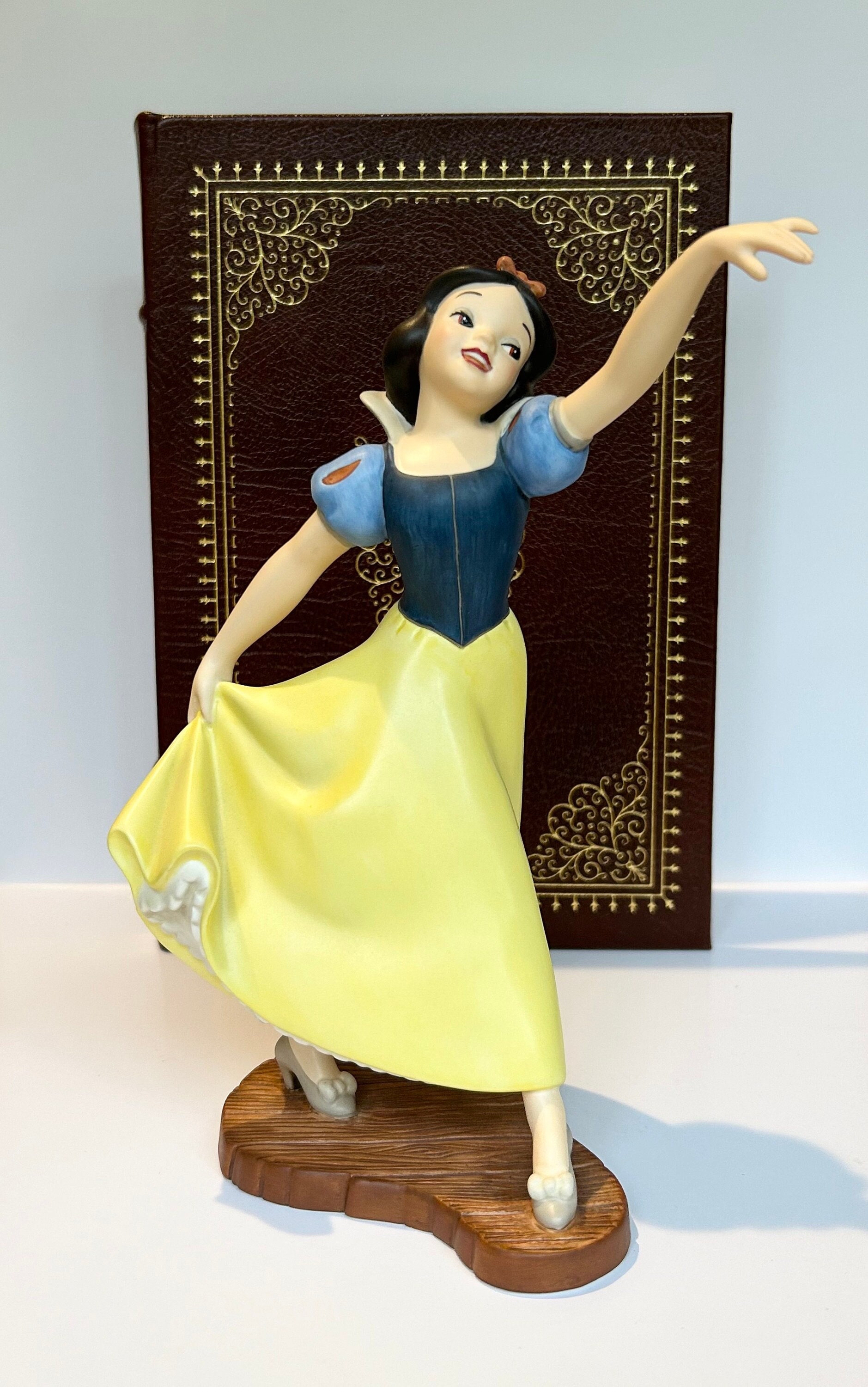 Figurine Disney Mini Dopey Puppy Blanche Neige et les Sept Nains en –  Angelica Home Stabia