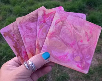 Podkładki z żywicy malowane ręcznie: drewno różowe i brązowe, zestaw 4 szt.