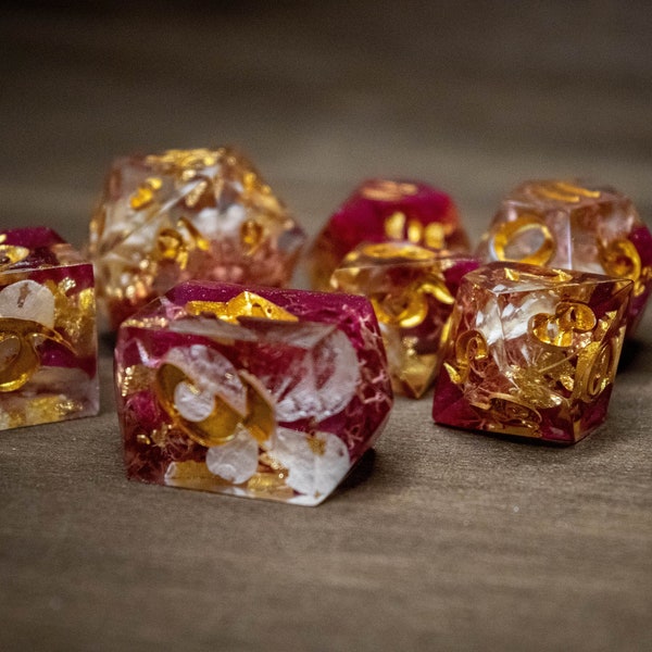 Großes DnD Würfel Set scharfkantig "Ritterherz", Handgearbeitet Chunky Dice DnD RPG Dungeons and Dragon