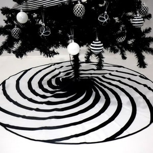 Spiral Christmas Tree Skirt Black White Stand Cover Halloween Decor Gothic Witch Vampire Decoration Dark Creepy Spooky Nightmare Striped