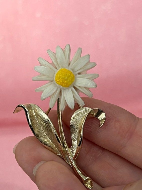 White Daisy Brooch