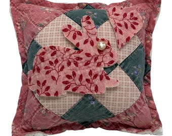 NEUES Handgefertigtes Häschen Osterkissen Vintage Quilt Chenille Tagesdecke Darling!!