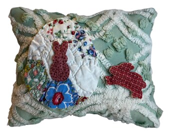 NEUE Handgefertigte Häschen Peep & Osterei Kissen Vintage Chenille Bettüberwurf Süß!