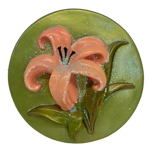 Vintage Chalkware Round Plaque~Peach Colored Lily  1950s-60s~Glittered  8.25”