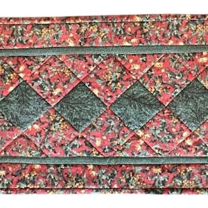 Vintage Handmade Quilted Table Runner  Machine Quilted   41” x 14”  Beautiful!!