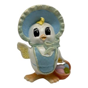 Pollito de Pascua de cerámica vintage con gorro y cesta de huevos de Pascua (1982)