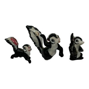 Set vintage di 3 graziose mini figurine di puzzola in porcellana dipinta a mano in Giappone