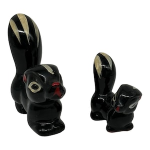 Set di 2 figurine vintage di Skunk in ceramica per mamma e bambino Red Ware, prodotto in Giappone
