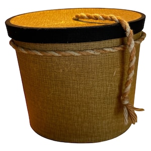 Vintage Oval Sewing Basket  Tan With Center Rope Handle  Darning Thread