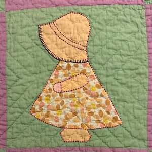 Vintage Cutter Quilt Piece 13” x 13” Sunbonnet Sue  Feedsack Fabrics  Pretty! #2