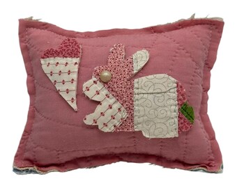 NEUES Handgefertigtes Häschen Osterkissen Vintage Quilt Chenille Tagesdecke Darling!!