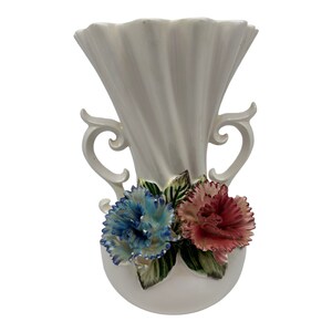 Vintage Twisted Neck 2 Griff Vase mit befestigten Porzellan Blumen 20 cm hoch