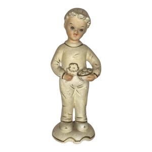 Statuetta vintage in ceramica raffigurante un ragazzo, in stile Hummel, alta 20 cm, senza marchio, dipinta a mano, color avorio