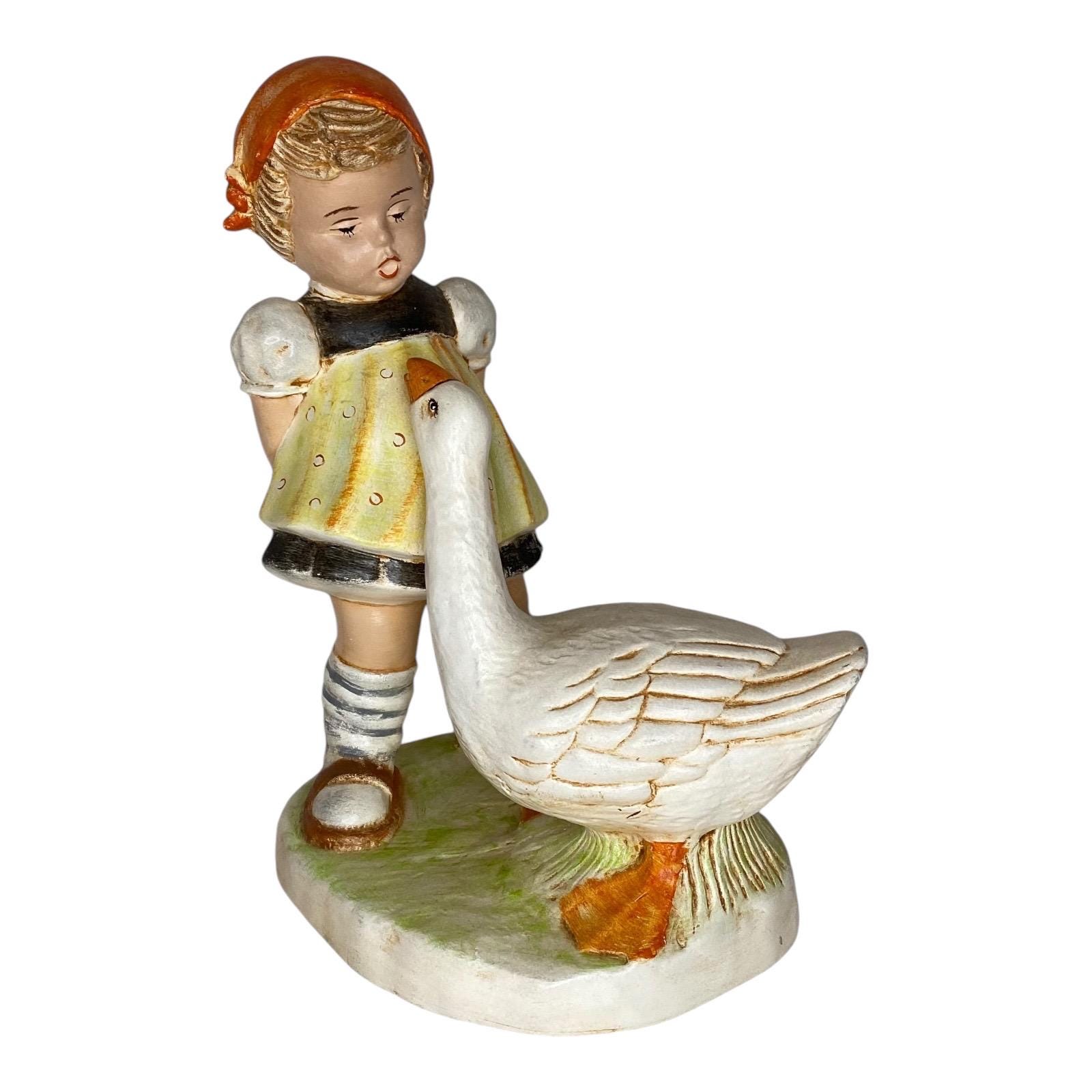少女像置物/陶器 ヴィンテージ ガチョウの置物を持った少女像 フンメル風 陶器