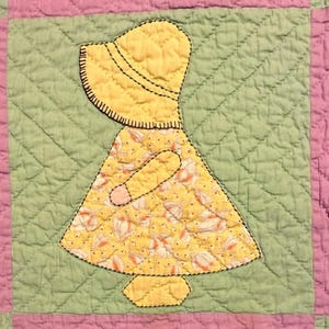 Vintage Cutter Quilt Piece 13” x 13” Sunbonnet Sue  Feedsack Fabrics  Pretty! #5