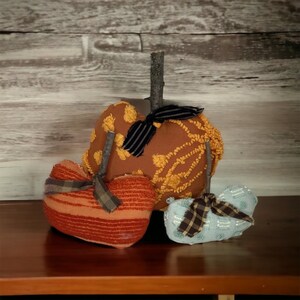 NUEVO Chenille Pumpkins Tela hecha a mano Conjunto de 3 Otoño Otoño Halloween Decoración de granja