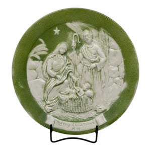 Vintage Holland Mold Christmas Plate 10.5” 3D Nativity Ceramic Hand Painted 1974