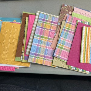 Piezas de papel en relieve para diarios y tarjetas