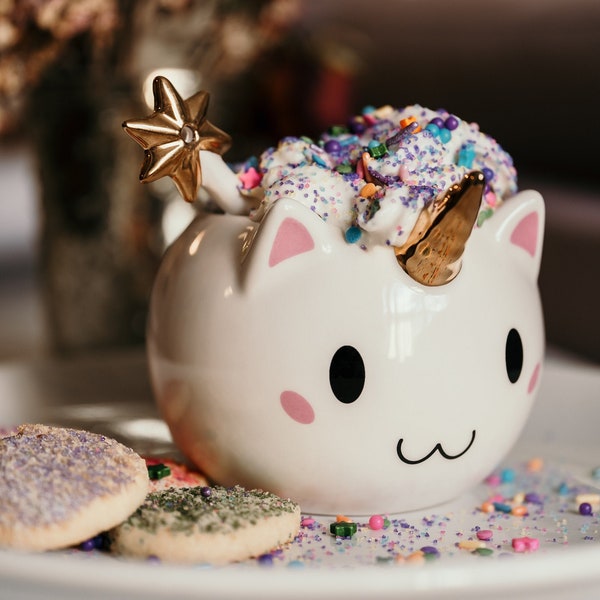 Weniger als perfekt – Kawaii-Einhorn-Tasse – handgefertigtes 16-Unzen-Geschenkset aus übergroßer Caticorn-Tasse und Löffel aus Keramik