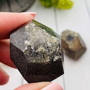 Pet Cremation Gemstone: Ashes Memorial Stone, Tangible Keepsake