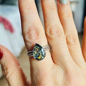 Cremation Ashes Ring, Pet Cremains Ring, Pear Shape Ring With Ashes, Memorial Jewelry, Twisted Band Stacking Rings, Teardrop, Silver