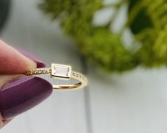 Dainty Baguette Ring With Ashes, Cremation Ring, Silver or Gold, Pet Loss, Memorial Jewelry, Ring for Cremains
