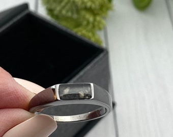 Stainless Steel Pet Ashes Ring: 4x8mm Cremation Memorial Ring