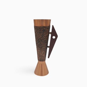 Mid Century Kupfervase mit Holzgriff, Reliefdekor, handgearbeitet, Scandinavian Style 20 cm Vintage Copper Vase MCM Decor Retro Style