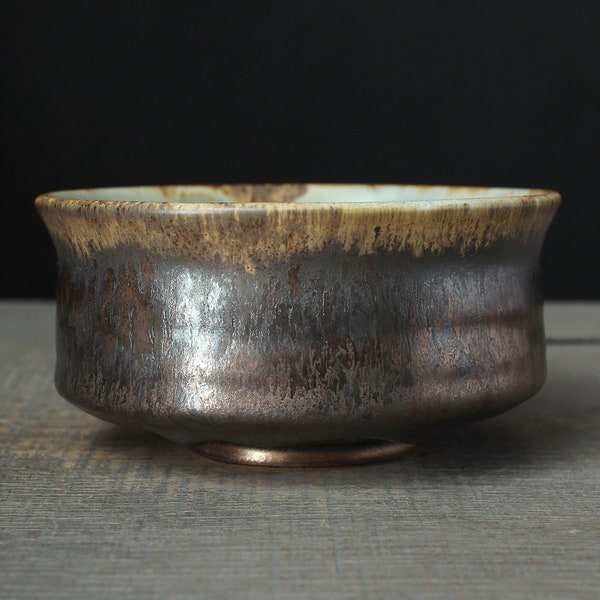 Gold and green chawan, Gold stoneware bowl