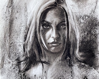 Dibujo contemporáneo al carboncillo de una mujer, retrato original para pared.