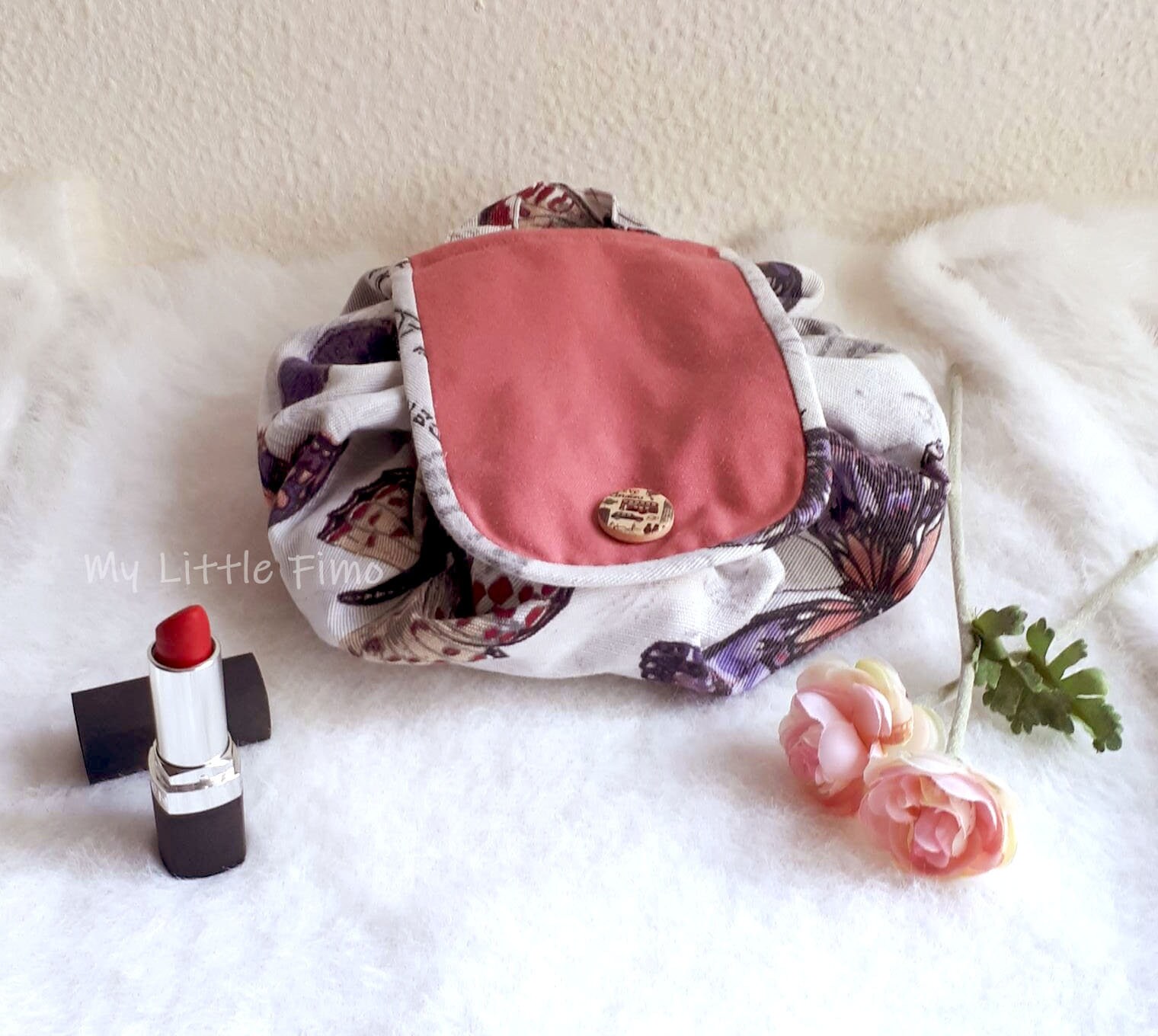 Round makeup pouch hotsell