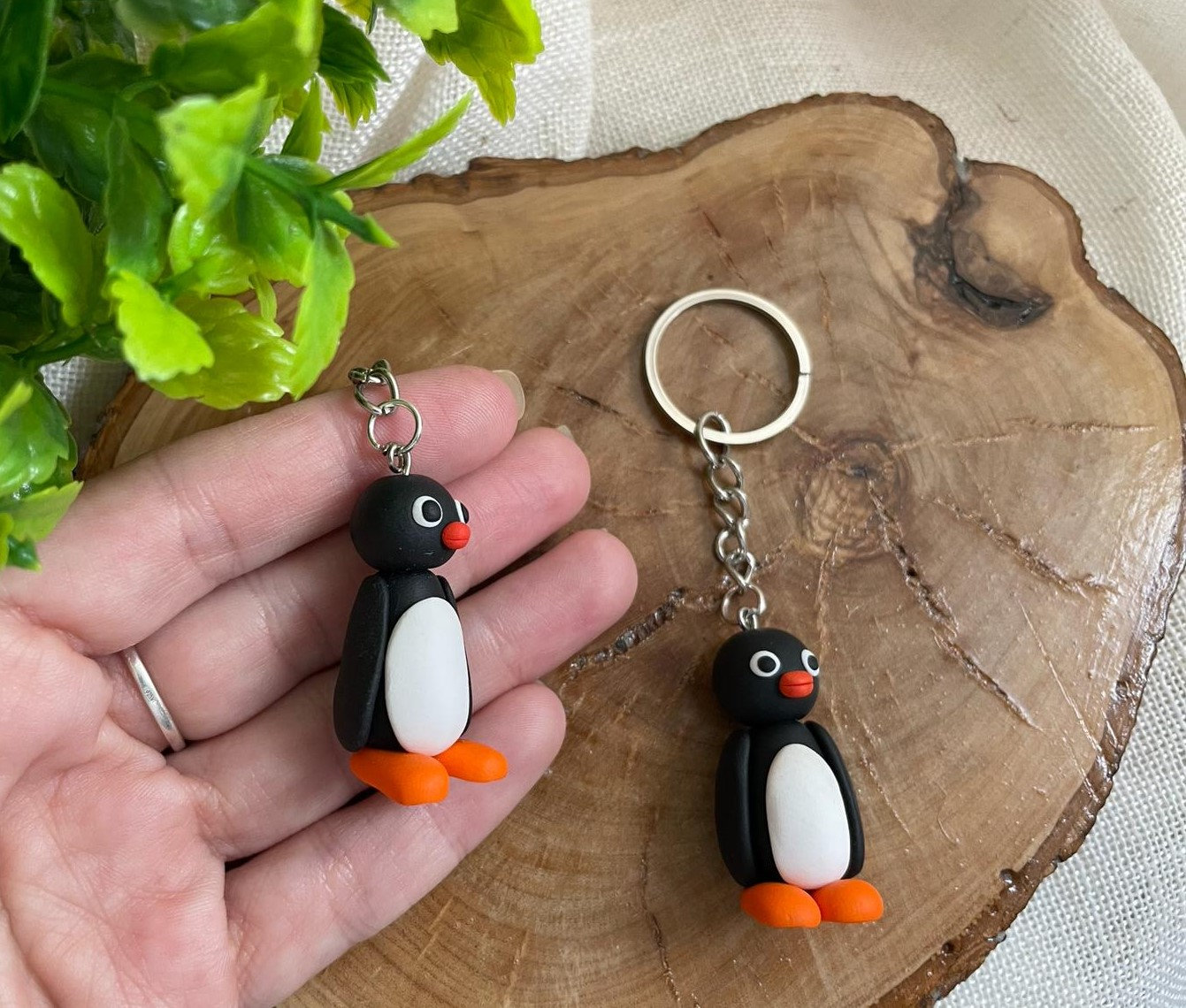 LANOLU Pinguino portachiavi partner, regalo pinguino, portachiavi coppia, anniversario, portachiavi, coppia, portafortuna con incisione Du bist mein pinguino, figura pinguino, Nero
