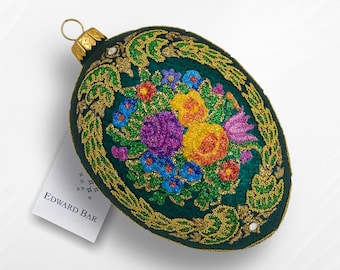 Green Egg | Floral Wreath | Hand-decorated glass Christmas bauble | Glass Christmas ornaments | Faberge-style eggs