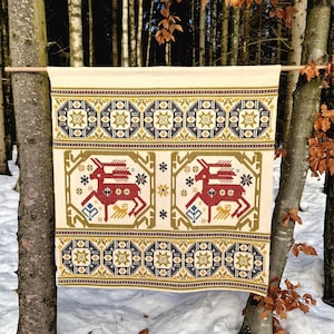 ヴィンテージ北欧民芸タペストリー | ヘラジカと星の刺繍 | スカンジナビア風壁掛け | 素朴な冬の装飾 | 手縫いのリネン織物
