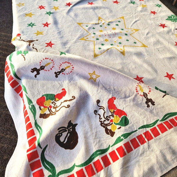 Vintage Christmas Tablecloth | Printed Christmas Tablecloth | 1950s Christmas Linen | Nordic Christmas Textiles | Scandi Christmas Table