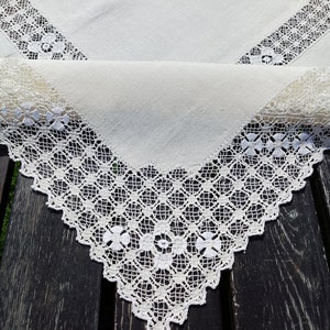 Vintage kanten tafelkleed Tenerife: handgemaakt Spaans linnen, 33 x 35,5 inch