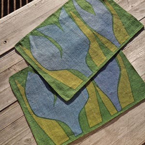 Vintage Mid-Century Linen Placemats: Abstract Blue Flower, Set of 2