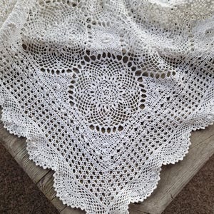 Vintage Crocheted Tablecloth | White Lace Table Cloth | Crocheted Lace Linens | Retro Tablecloth | Crochet Tablecloth | Hygge Decor
