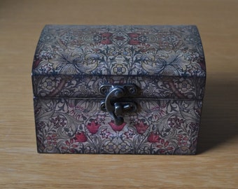 Boîte à bijoux dans le style de William Morris